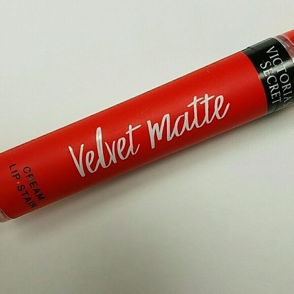 Victoria's Secret Velvet Matte Electric NWT - Picture 4 of 4